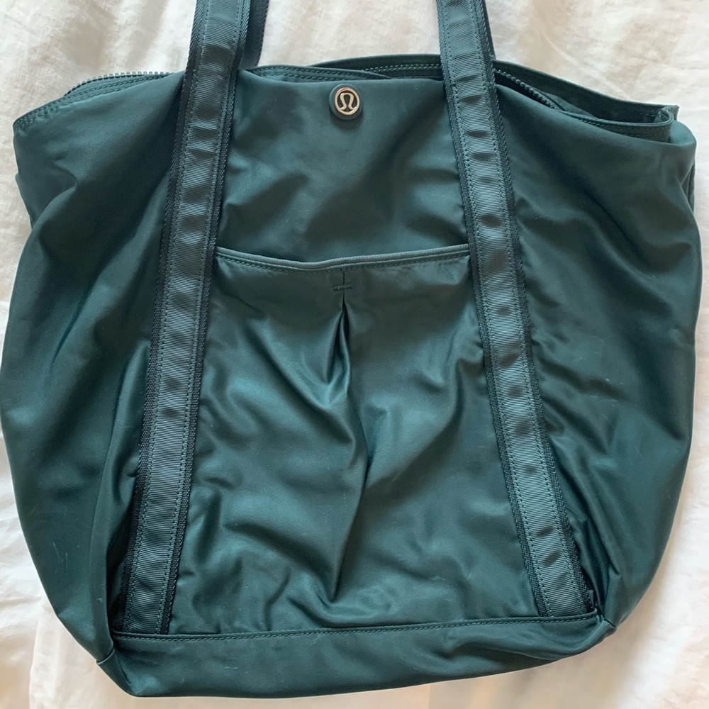 Lululemon live free tote bag